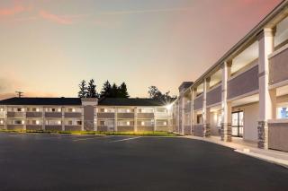 Clarion Pointe East Lansing University Area - 9