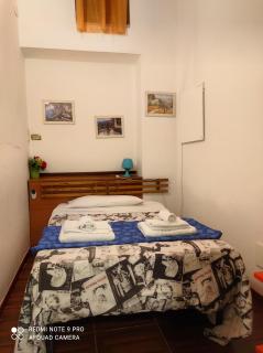 Nella Storica Piazza Carlo III - 9