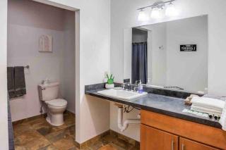 Modern Loft Style on Monroe by Dwtn & Park ave - Rochester - 2