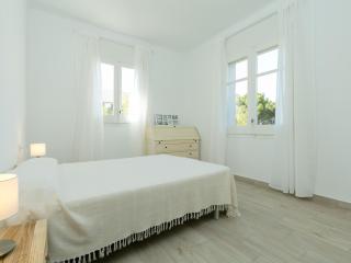 Apartamento luminoso y espacioso con gran jardín privado, a solo 150m de la playa - ES-228-136 - Roses - 4