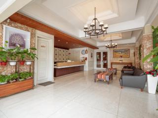 Alron Hotel Kuta - Kuta - 3
