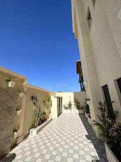 Luxury 3 Bedrooms Apartment Sea View - 4