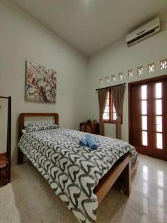 Sekar Tanjung - Demangan - 1