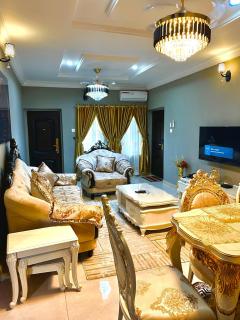 The Moonshine Residence-Royal - 8