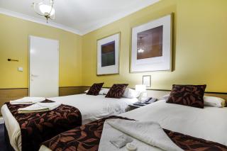 Tudor Court Hotel - London - 9