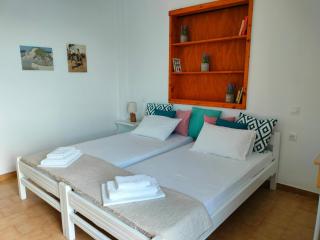 Papas Rooms on the Seafront - Oraioi - 1