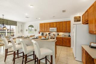 Lakeview 6-Bedroom Retreat with Game Room, Private Pool, Spa & Resort Amenities - Ideal for Families & Groups - 7