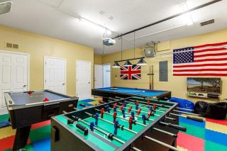 Lakeview 6-Bedroom Retreat with Game Room, Private Pool, Spa & Resort Amenities - Ideal for Families & Groups - 6