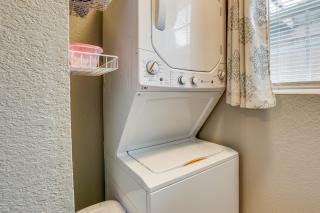 Quiet Getaway with Balcony Near Branson Strip! - Branson - 1