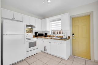 LoKal Rental Tropical Florida destination - 2