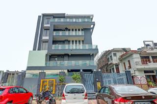 Super Townhouse Sector 30 Near Botanic Garden of Indian Republic - Noida - 7