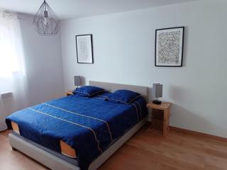 Appartement cosy dans une maison calme et parking gratuit avec borne - 2