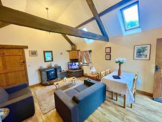 STONE BUILT BARN in a beautiful RURAL setting - Llangwm-isaf - 8