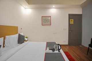 OYO Townhouse 587 Sector 19 - Kalkaji Devi - 5