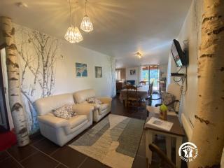 Atalaya - Montserrat Figueras - Gîte pour 8 personnes - 4 chambres en suite - Piscine - Llo - 8