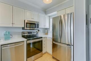 Walk to Beach Hilton Head Condo with Golf Views - Hilton Head Island - 1