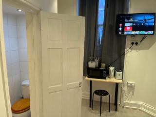 Y2 guest house - London - 1