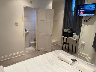 Y2 guest house - London - 8
