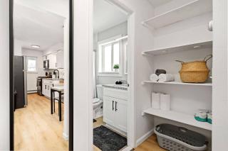 Bright & Modern Flat - King Bed - Near Downtown - Mount Clemens - 5