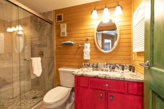 Trails End Starry Night Condo: Downtown Breck, Ski In/Out - 2