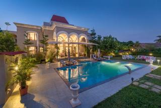 SaffronStays Zuma Villa, Pawna - luxury villa with a heated pool, sports court and gym - 8