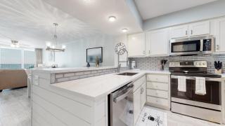 Beachfront - Renovated - Gulf view Bedroom - FLPCB5 - 1