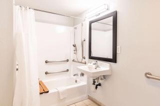 Motel 6-Carlsbad, CA - East Near LEGOLAND - Carlsbad - 4