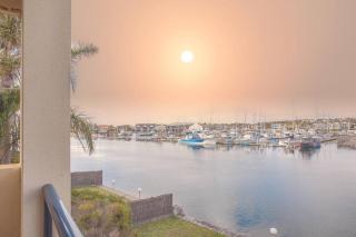 Waterfront Townhouse - Picturesque Marina Views - 4