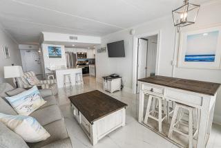 Island Winds East 308 by ALBVR - Beautifully renovated beachfront condo & steps away from Hangout & more! - Gulf Shores - 6