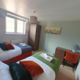Ideal Coach House - Swindon - 1