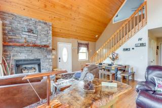 Peaceful Cabin Retreat - 9 Mi to Murphy! - 5