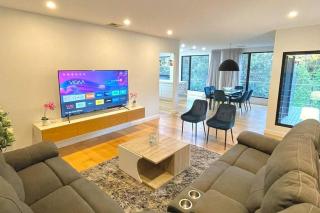 Unique 3 Bedroom House close to Merewether Beach - Merewether - 9
