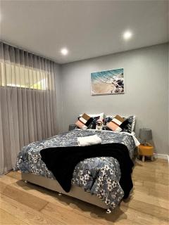 Unique 3 Bedroom House close to Merewether Beach - 1