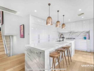 Unique 3 Bedroom House close to Merewether Beach - Merewether - 9
