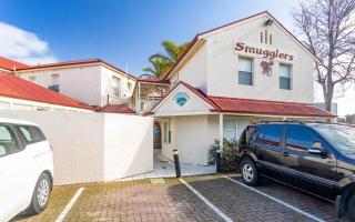 Central and modern 2 bedroom unit at Smugglers - 9