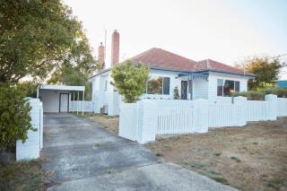 Enjoy a renovated retreat with outdoor bath - Creswick - 4