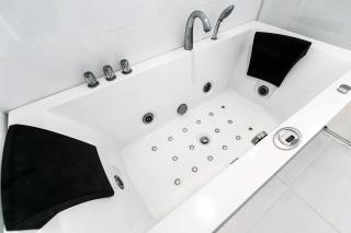 Large Penthouse 3BR with jacuzzi, Best for Kids - 6