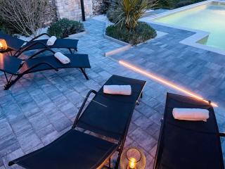 Holiday House Tesser with Pool - 1