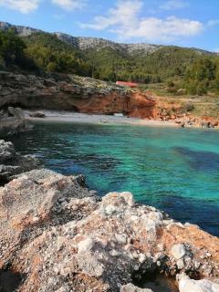 Kuća za odmor Gnjila u uvali iznad prekrasne plaže - Zavala - 0