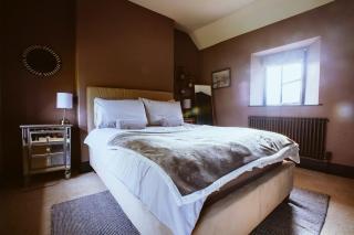 Beautiful 5 bedroom house with hot tub & fire pit - 1