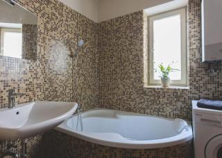 Klotild & Matild Top Floor Apartment in Downtown - Budapest - 2