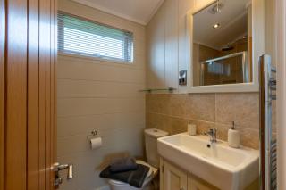 Lakeside 4 Lodge - 8