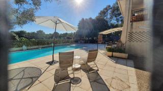 4 Bed Villa - Sleeps 8 - Pets - Pool - Parking - 5