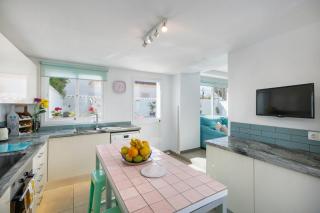 Spanish style, elegant 3 bedroom villa - 5 minutes from the beach! - 1