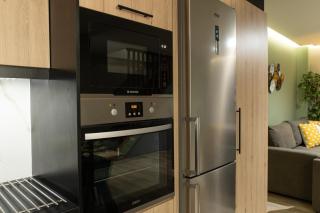 Stylishly decorated house - Free Private Parking & Fibre Internet! - 2