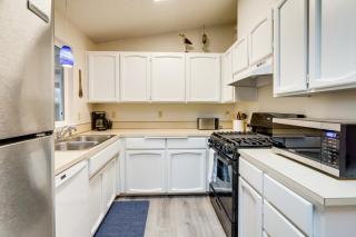 Walk to Seaside Beach Vacation Rental Cottage! - Seaside - 3