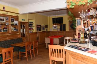 Greyhound Hotel - 9