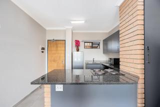 Opposite Mall of Africa Inn - 2