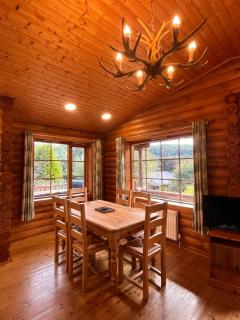 Countryside 3 Bedroom Log Cabin With Private Hot Tub - Ash - Leominster - 7