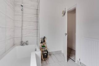 Liverpool 3 bed house (free parking) - 5